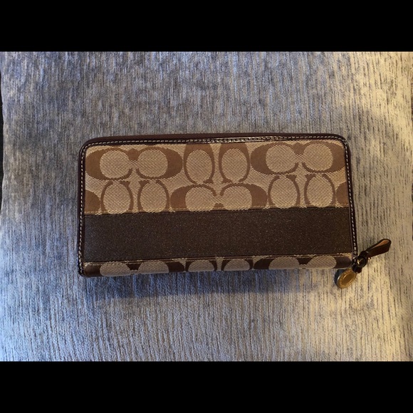 Coach Signature Print Zippy Wallet - Picture 1 of 8